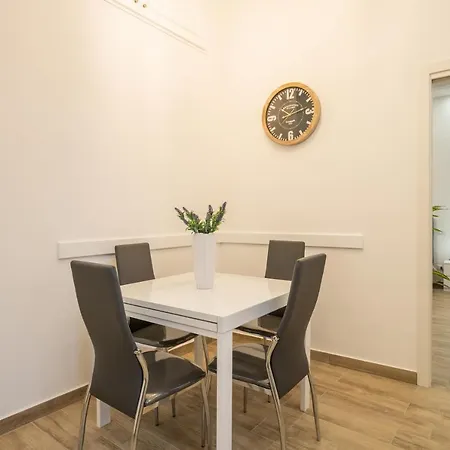Apartament Ilioneo *